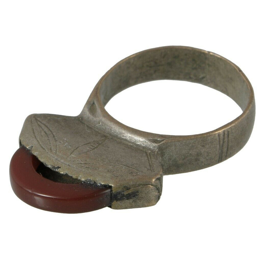 Vintage Tuareg Silver Ring with Agate – Sahara Ethnic Jewelry