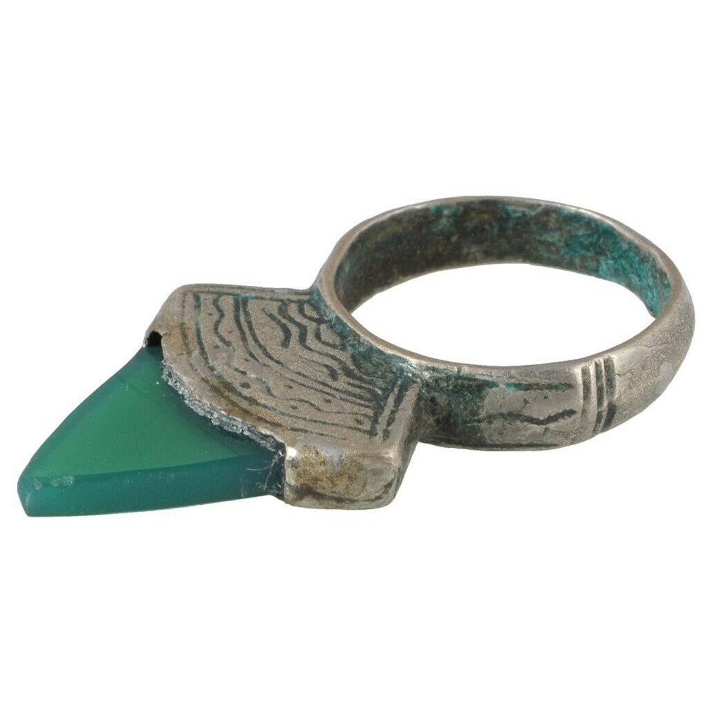 Vintage Tuareg Silver Ring with Green Glass – Sahara Nomadic Art