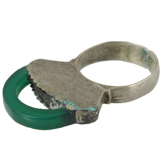 Vintage Tuareg Silver Ring with Green Glass – Sahara Nomadic Jewelry