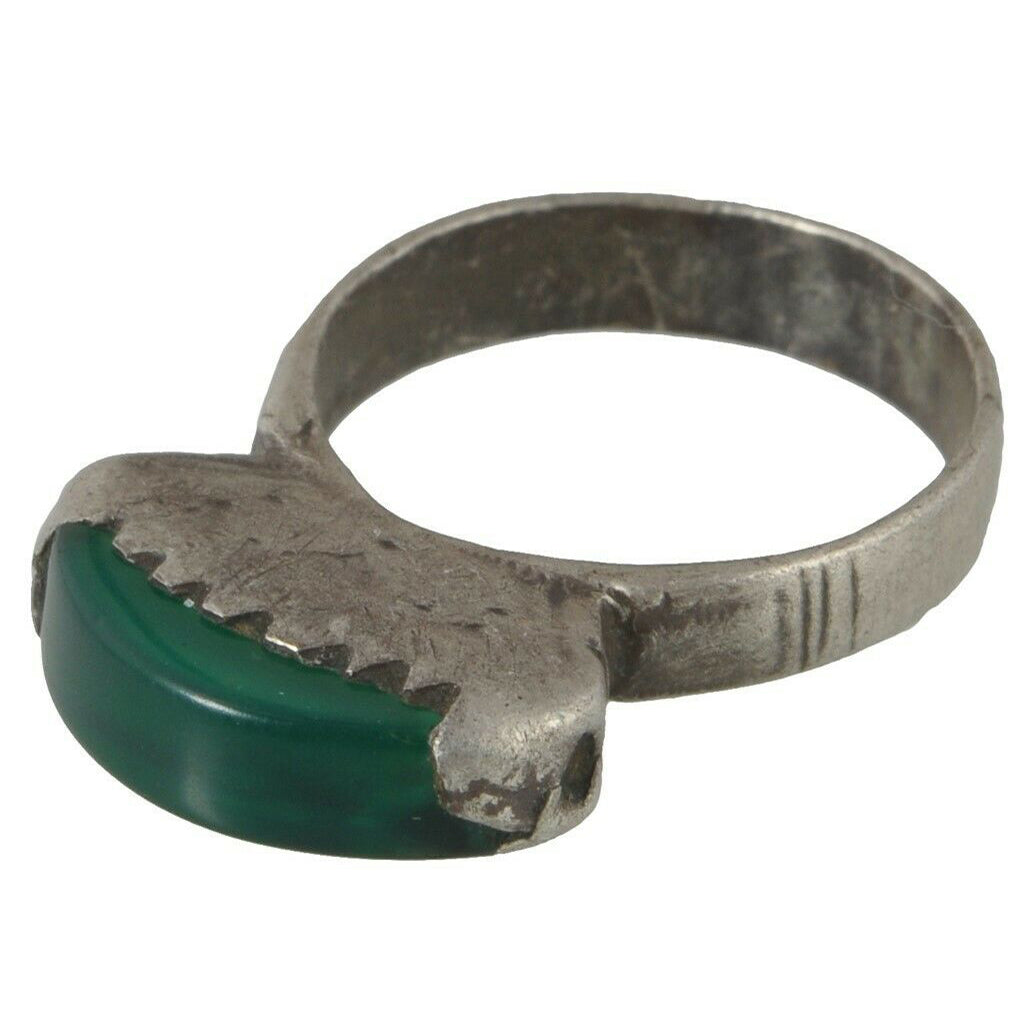 Vintage Tuareg Silver Ring with Green Glass – Sahara Ethnic Jewelry